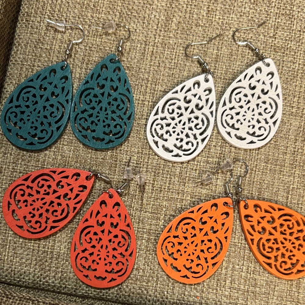 Elegant Teardrop Filigree Earrings Set